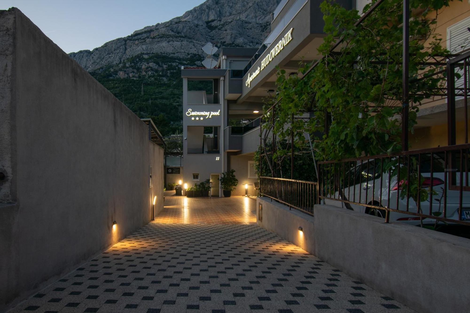 Apartments Hudovernik Baska Voda Exterior photo