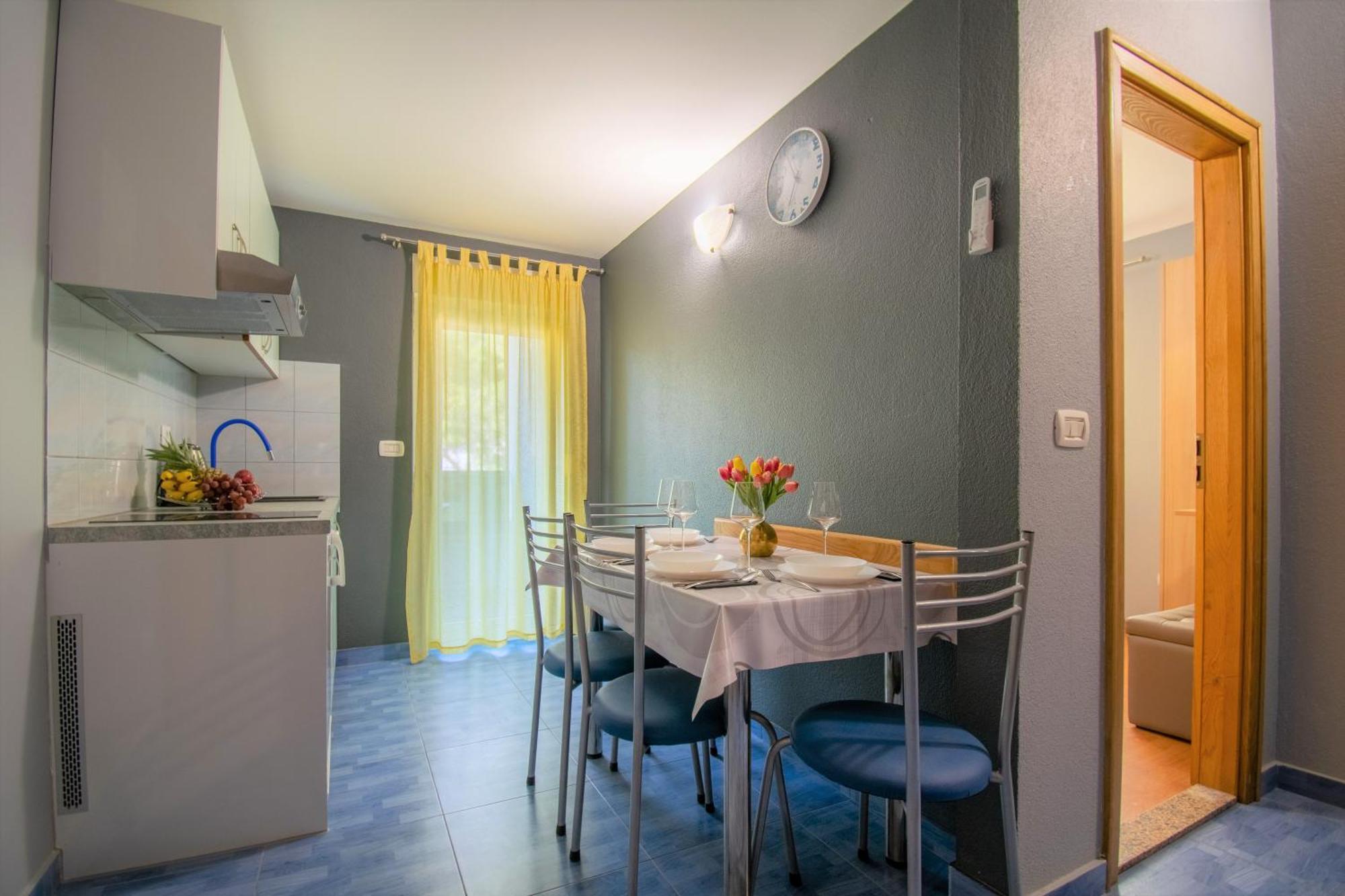 Apartments Hudovernik Baska Voda Exterior photo